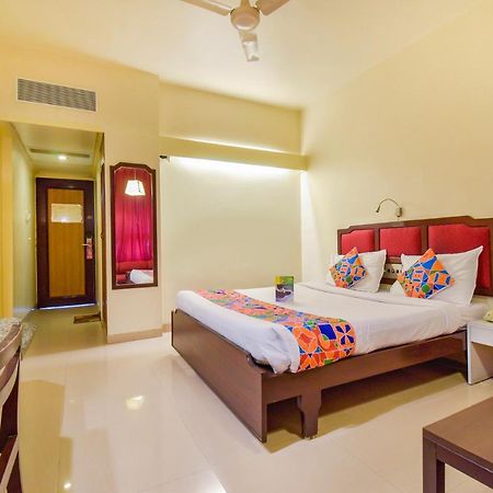 Hotel Ashish Plaza Пюн Екстериор снимка