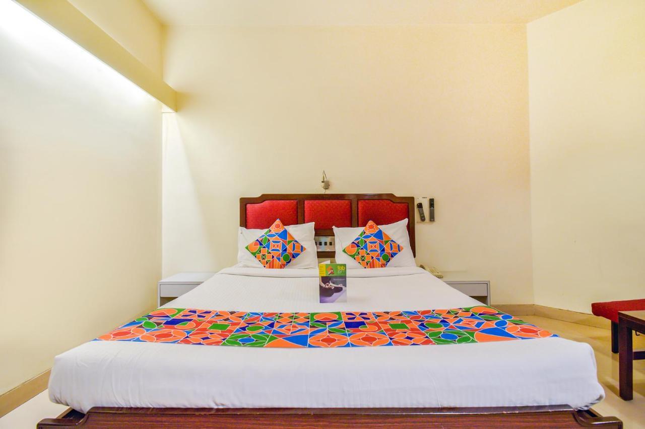Hotel Ashish Plaza Пюн Екстериор снимка