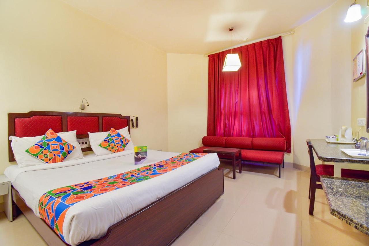 Hotel Ashish Plaza Пюн Екстериор снимка