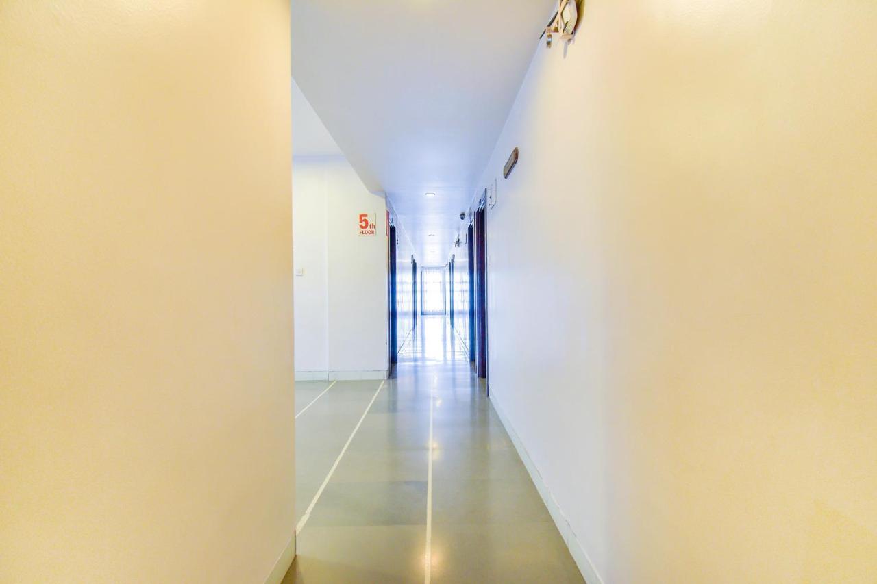 Hotel Ashish Plaza Пюн Екстериор снимка