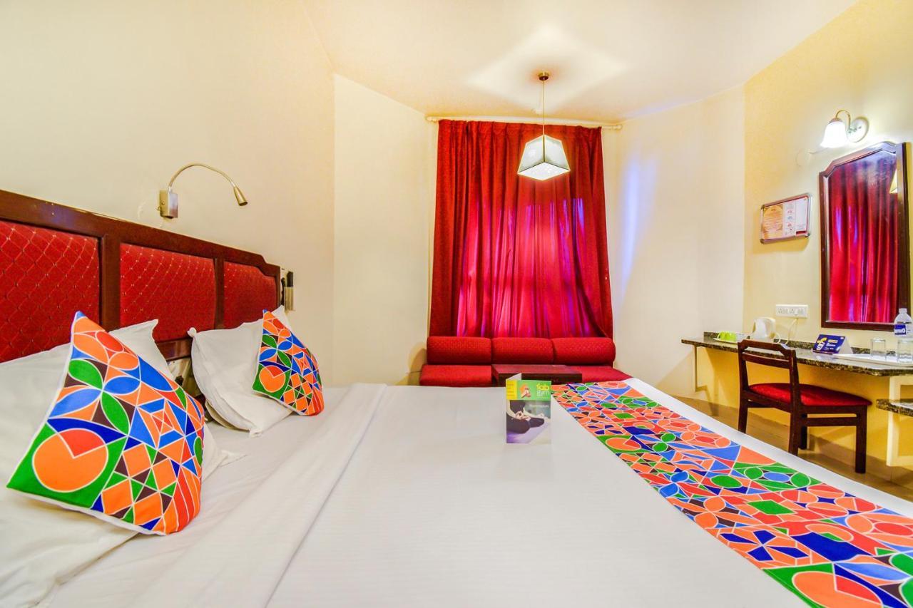 Hotel Ashish Plaza Пюн Екстериор снимка