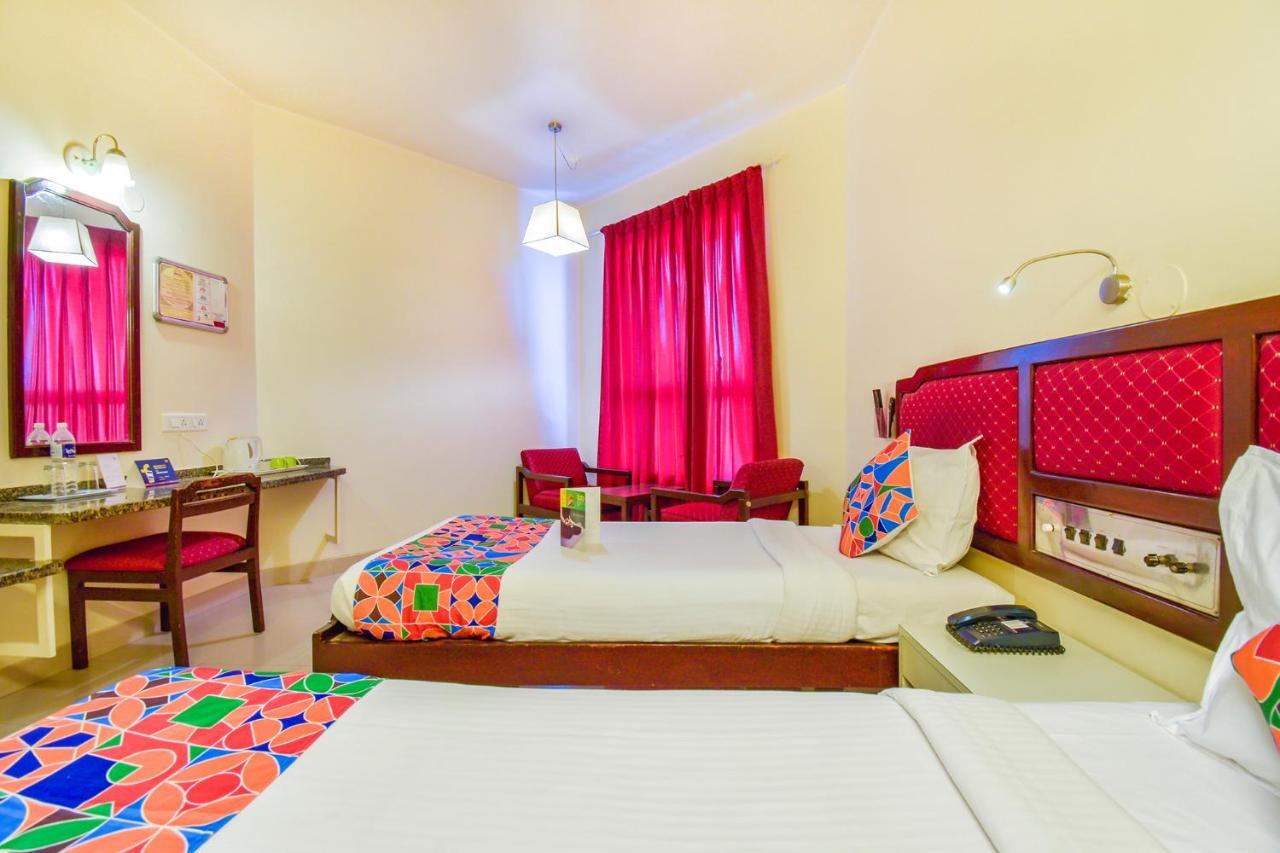 Hotel Ashish Plaza Пюн Екстериор снимка