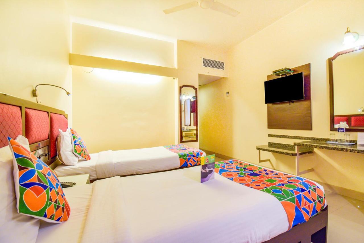Hotel Ashish Plaza Пюн Екстериор снимка