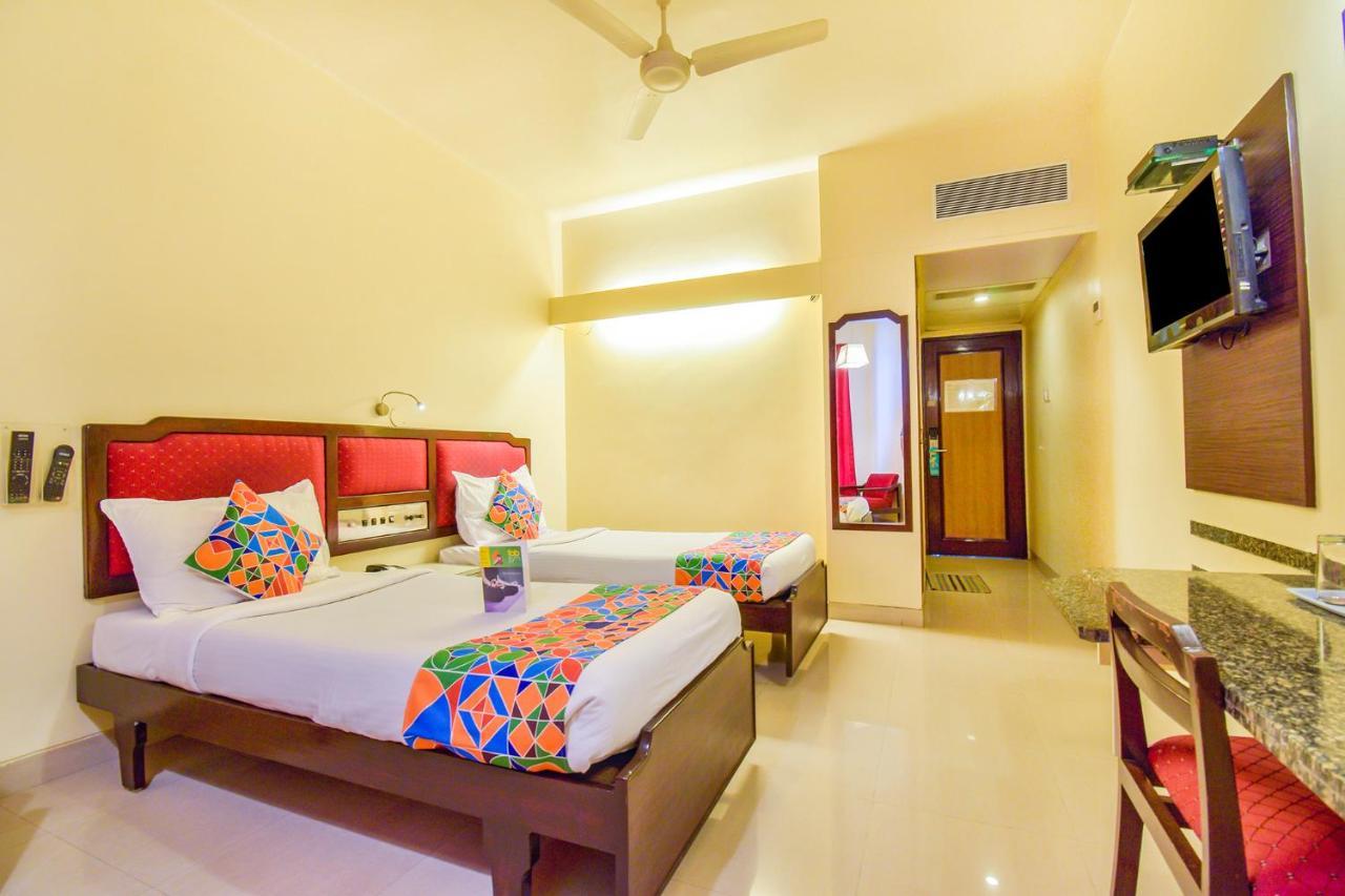 Hotel Ashish Plaza Пюн Екстериор снимка