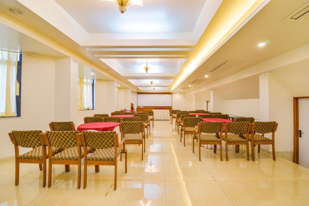Hotel Ashish Plaza Пюн Екстериор снимка