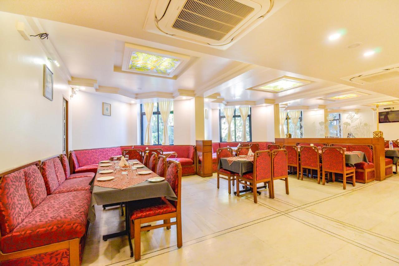 Hotel Ashish Plaza Пюн Екстериор снимка