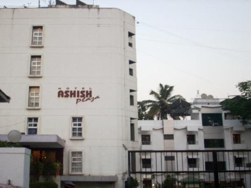 Hotel Ashish Plaza Пюн Екстериор снимка