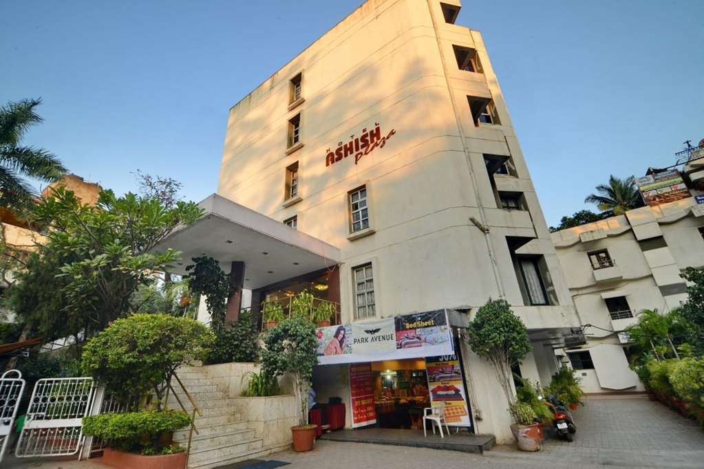 Hotel Ashish Plaza Пюн Екстериор снимка