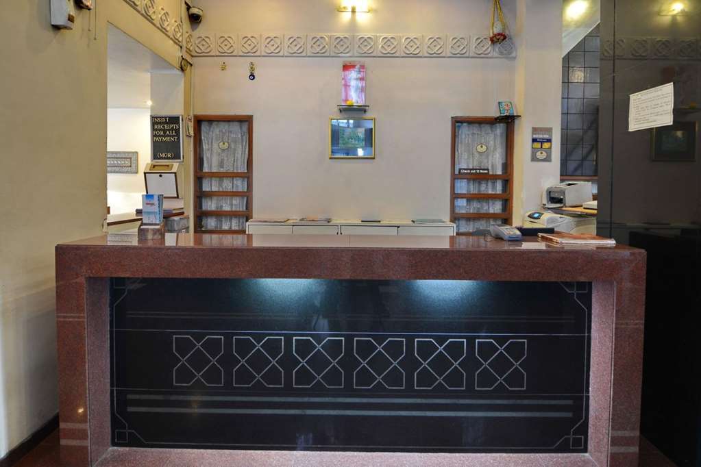 Hotel Ashish Plaza Пюн Интериор снимка